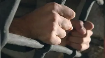 حبس المتهم بسرقة هاتف عاملة صيدلية بالزاوية الحمراء